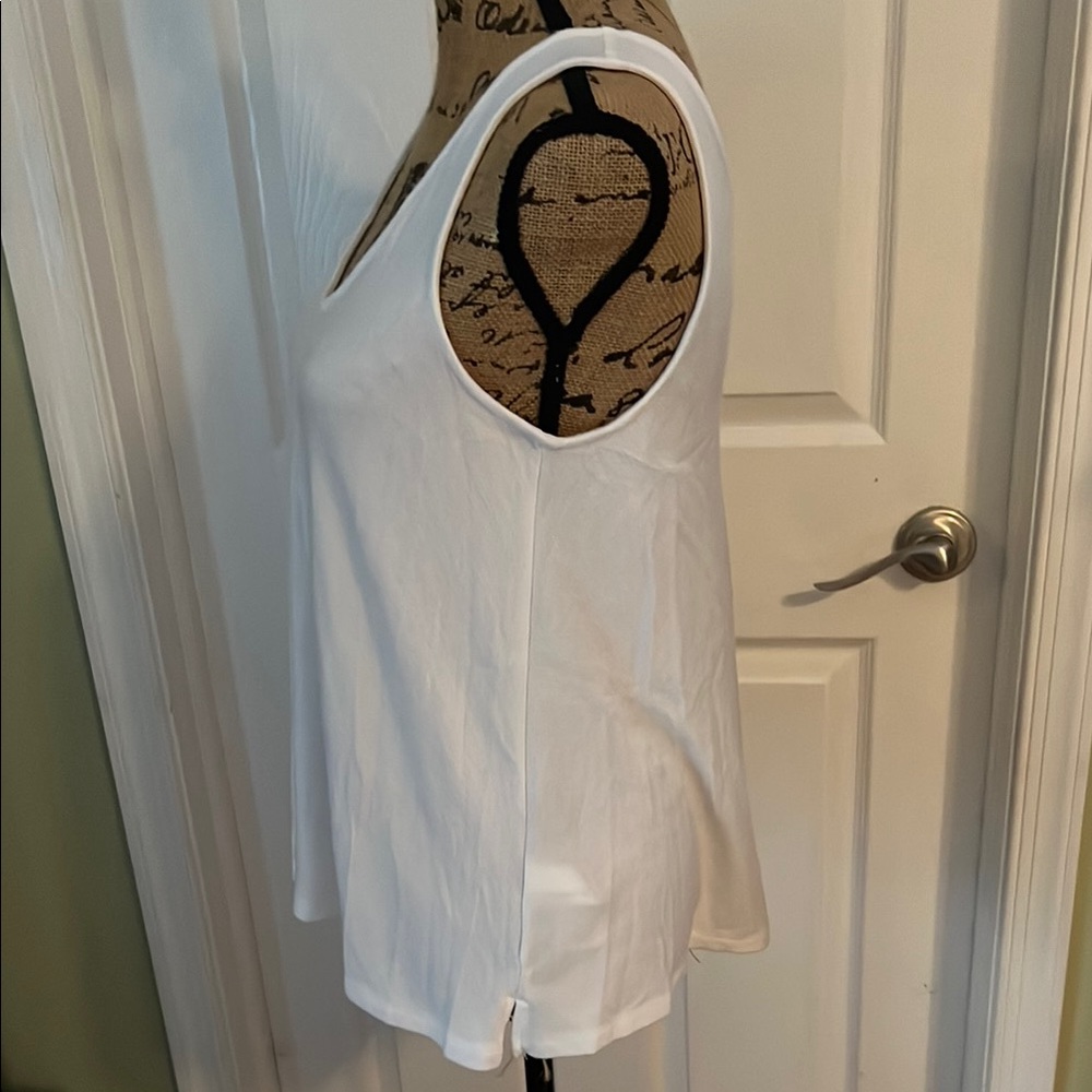 GAP White Relaxed V-neck Tank Top - Picture 4 of 6